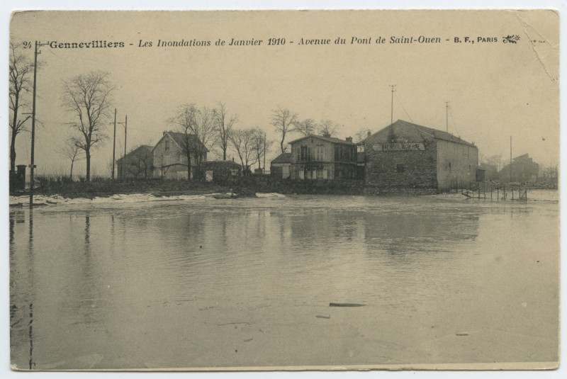 Carte postale ancienne Les Inondations de Janvier 1910 - Avenue du Pont de Saint-Ouen à Gennevilliers