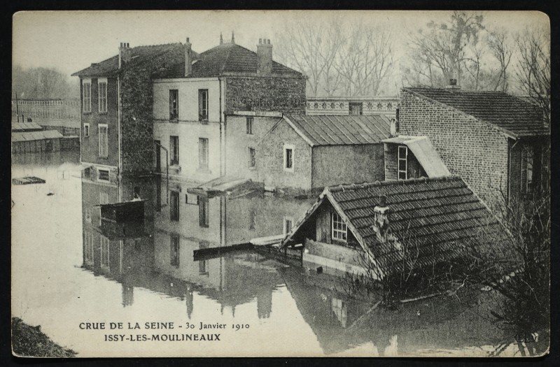 Carte postale ancienne Crue de la Seine, 30 janvier 1910 à Issy-les-Moulineaux