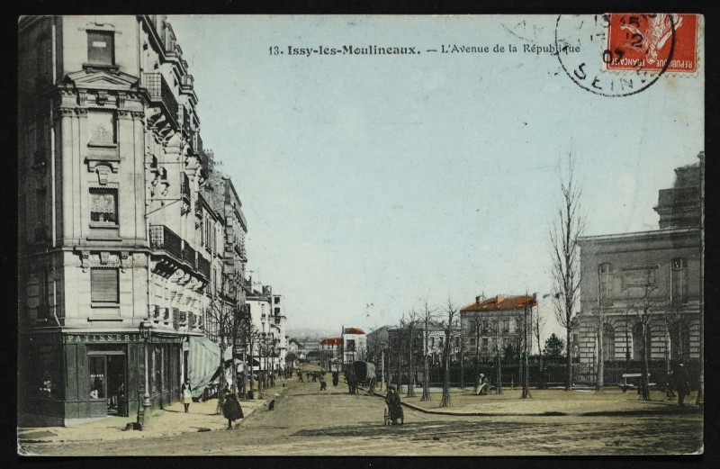 Carte postale ancienne L'Avenue de la République à Issy-les-Moulineaux
