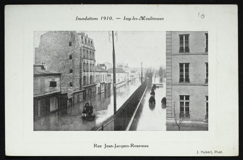 Carte postale ancienne Rue Jean-Jacques Rousseau à Issy-les-Moulineaux