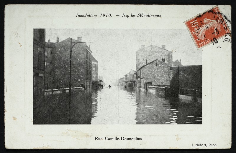 Carte postale ancienne Rue Camille-Desmoulins à Issy-les-Moulineaux