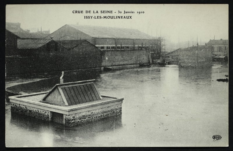 Carte postale ancienne Crue de la Seine - 30 janvier 1910 à Issy-les-Moulineaux