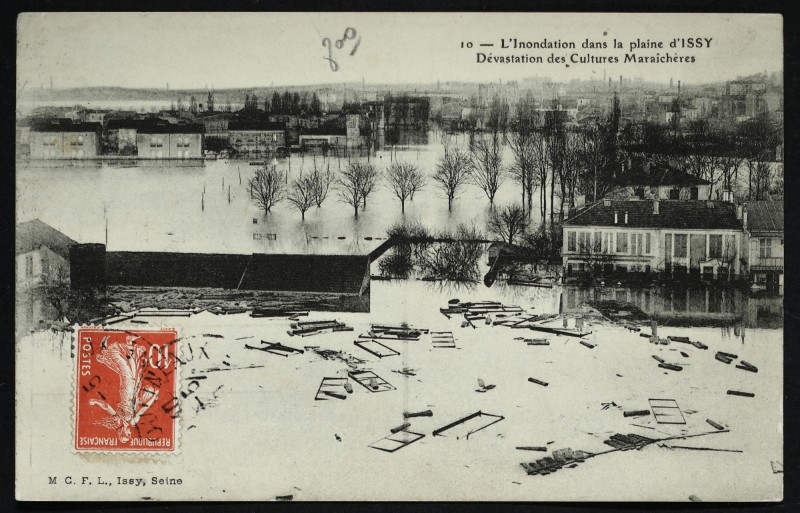 Carte postale ancienne Dévastation  des Cultures Maraîchères à Issy-les-Moulineaux