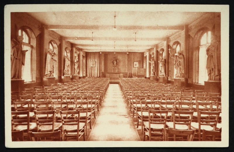 Carte postale ancienne Séminaire Saint-Sulpice - Salle des statues à Issy-les-Moulineaux