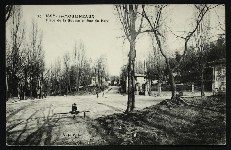 Carte postale ancienne Place de la Source et Rue du Parc à Issy-les-Moulineaux