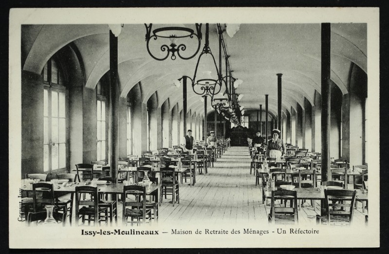 Carte postale ancienne Maison de Retraite des Ménages - Un Réfectoire à Issy-les-Moulineaux