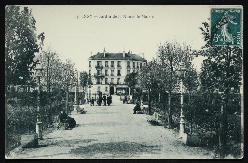 Carte postale ancienne Jardin de la Nouvelle Mairie à Issy-les-Moulineaux
