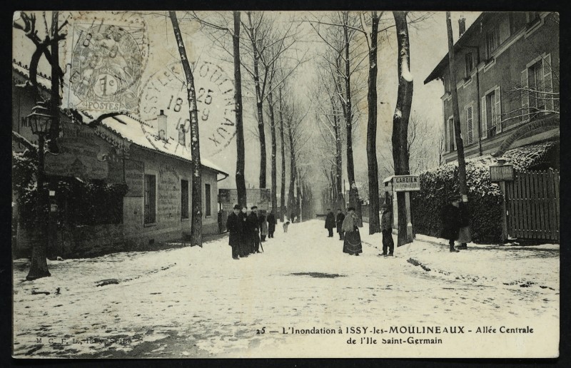 Carte postale ancienne L'inondation - Allée Centrale de l'Ile Saint-Germain à Issy-les-Moulineaux