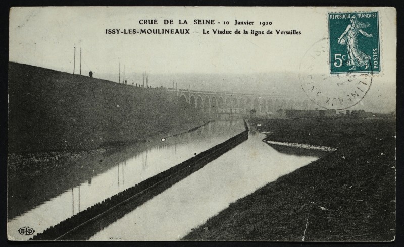 Carte postale ancienne Le Viaduc de la ligne de Versailles à Issy-les-Moulineaux
