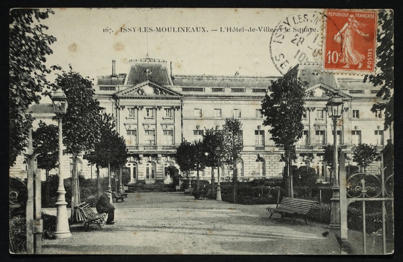Carte postale ancienne L'Hôtel-de-Ville et le Square à Issy-les-Moulineaux