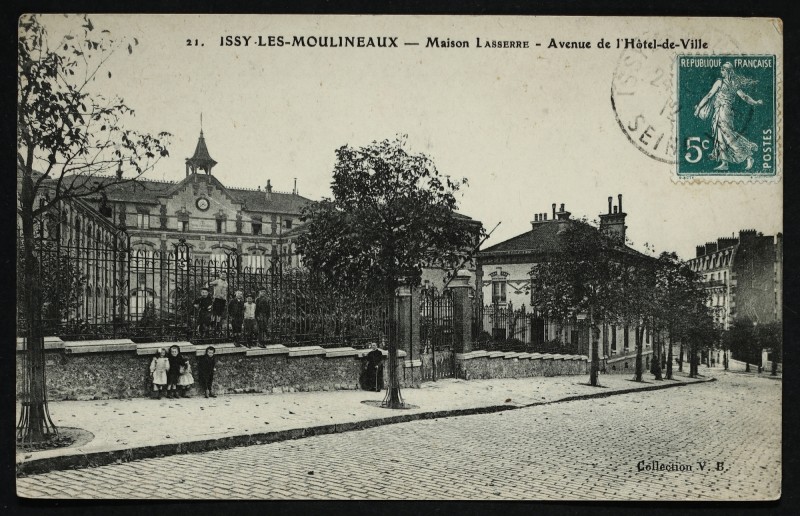 Carte postale ancienne Maison Lasserre - Avenue de l'Hôtel-de-Ville à Issy-les-Moulineaux