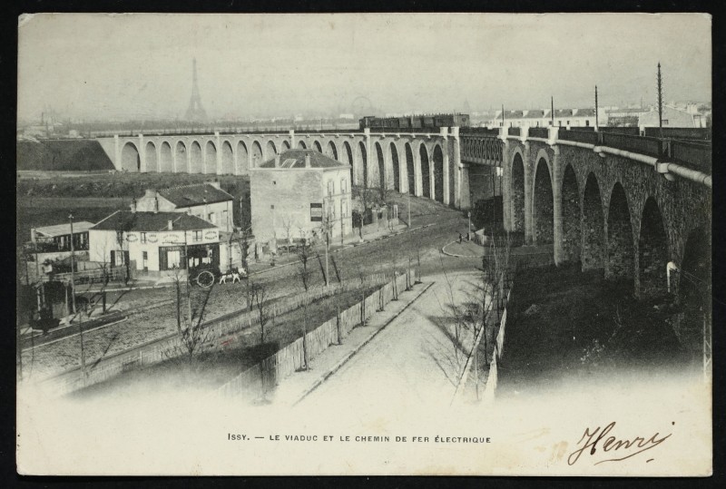 Carte postale ancienne Le viaduc et le chemin de fer électrique à Issy-les-Moulineaux