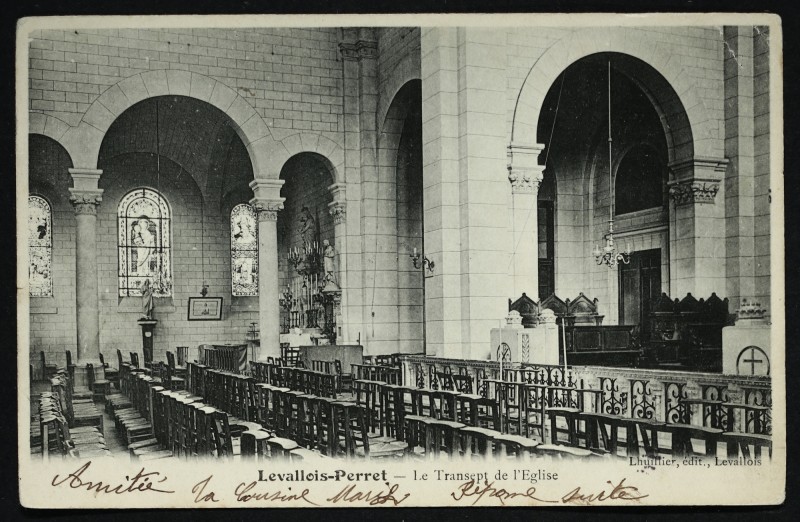 Carte postale ancienne Le Transept de l'Eglise à Levallois-Perret