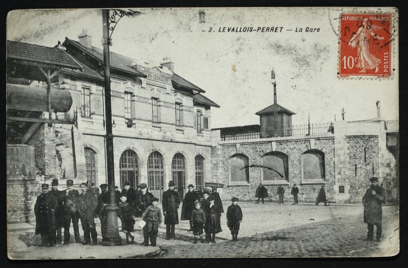 Carte postale ancienne La Gare à Levallois-Perret