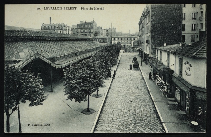 Carte postale ancienne Place du Marché à Levallois-Perret