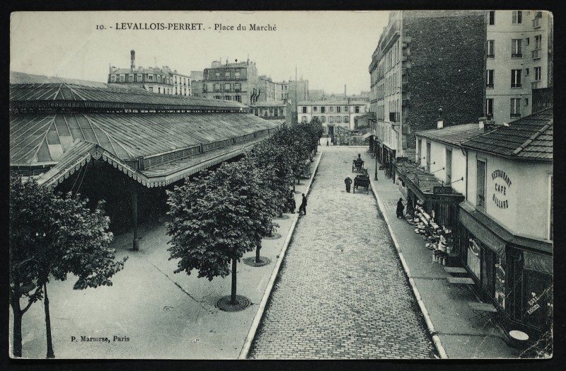 Carte postale ancienne Place du Marché à Levallois-Perret