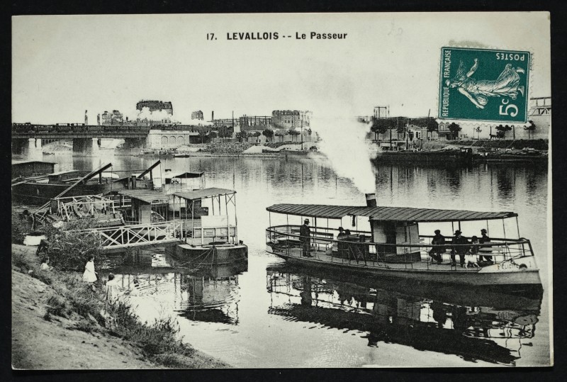 Carte postale ancienne Le Passeur à Levallois-Perret