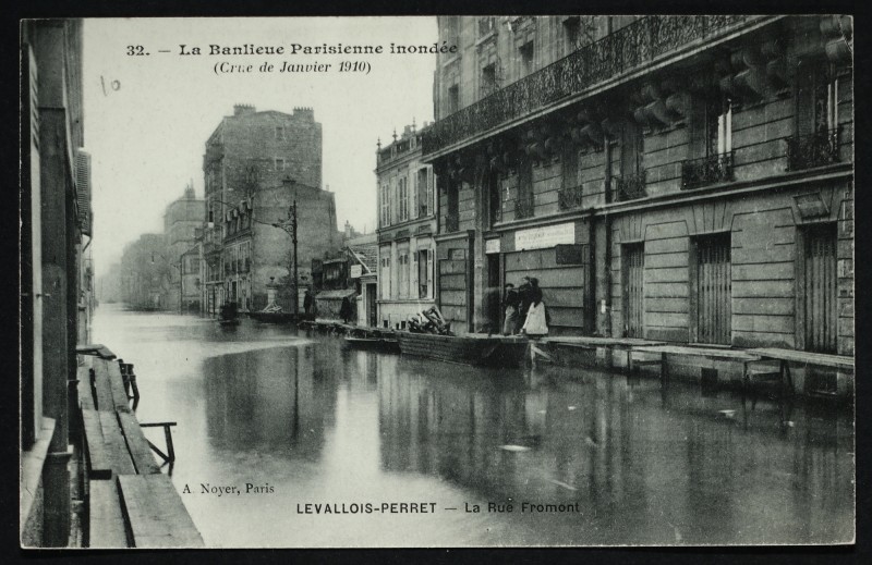 Carte postale ancienne Rue Fromont à Levallois-Perret