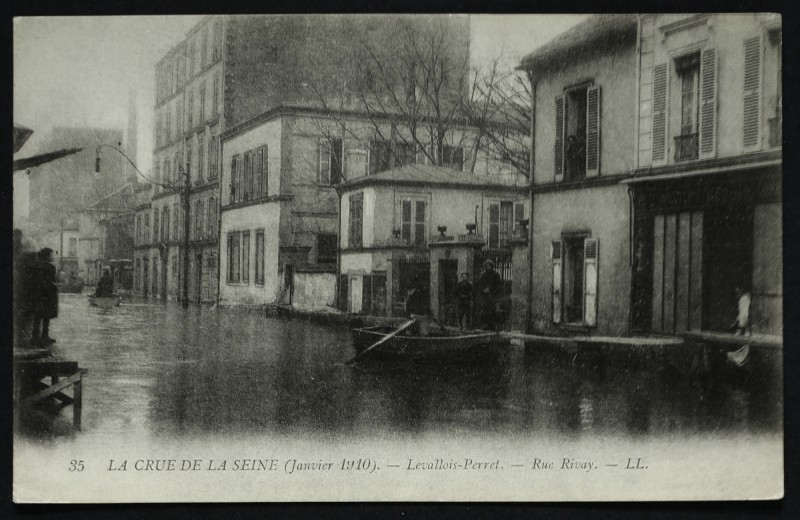Carte postale ancienne Rue Rivay à Levallois-Perret