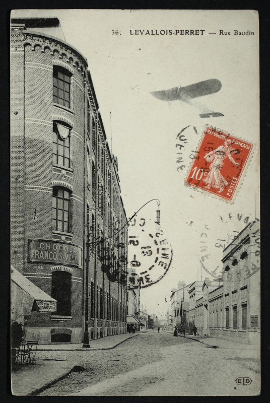 Carte postale ancienne Rue Baudin [Usine Meunier] à Levallois-Perret