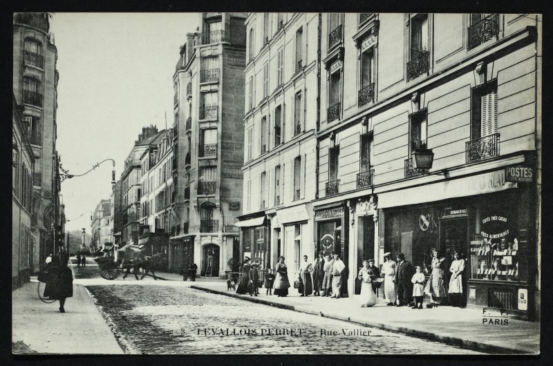 Carte postale ancienne Rue Vallier à Levallois-Perret