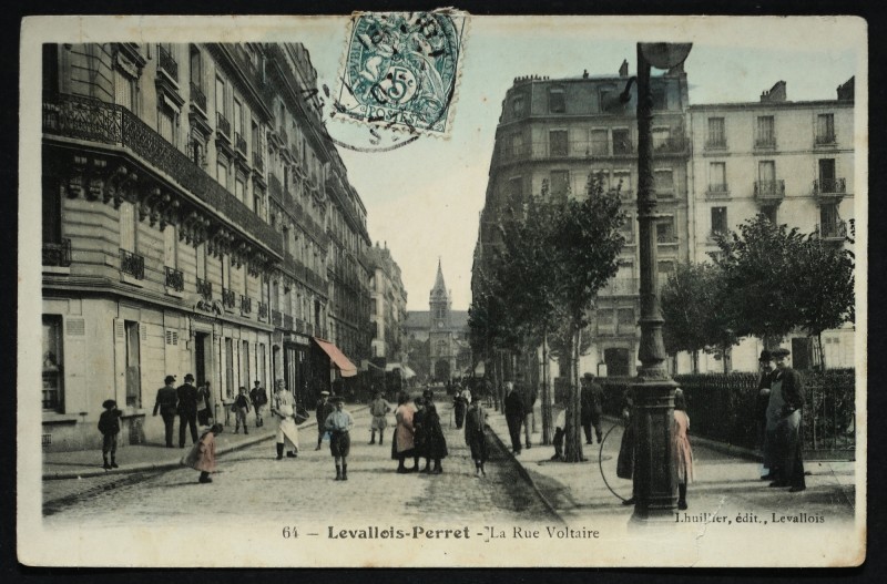 Carte postale ancienne La Rue Voltaire à Levallois-Perret