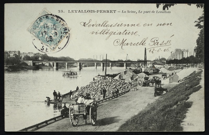Carte postale ancienne La Seine, le Port de Levallois à Neuilly-sur-Seine