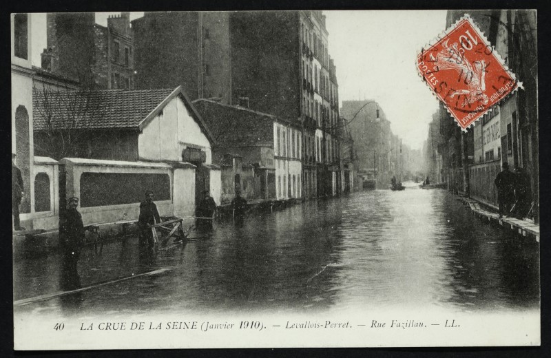Carte postale ancienne Rue Fazillau à Levallois-Perret