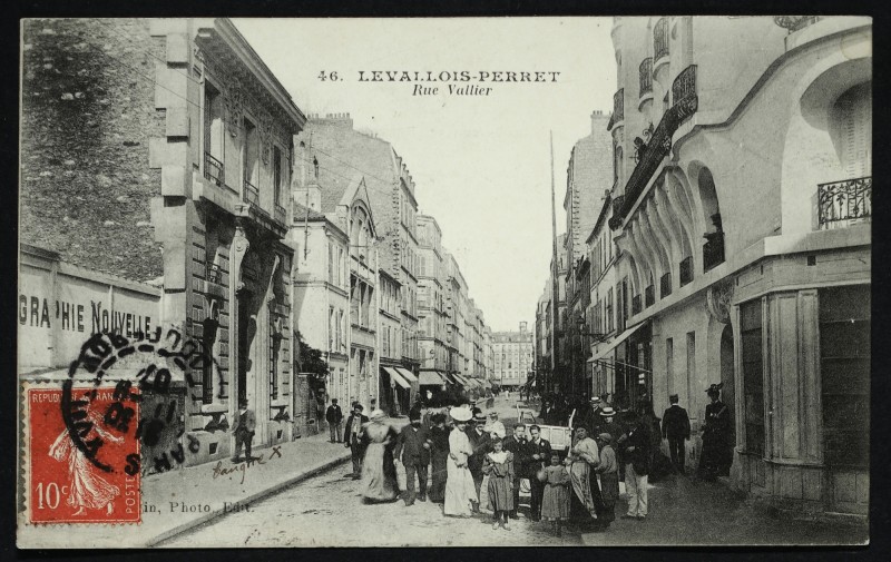 Carte postale ancienne Rue Vallier à Levallois-Perret