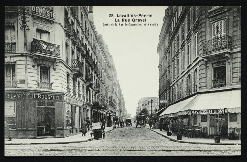 Carte postale ancienne la rue Gravel  (près de la rue de Courcelles, côté droit) à Levallois-Perret