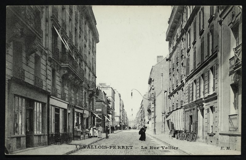 Carte postale ancienne La Rue Vallier à Levallois-Perret