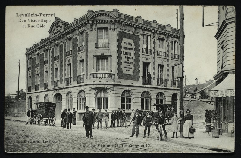 Carte postale ancienne Rue Victor-Hugo et Rue Gide à Levallois-Perret