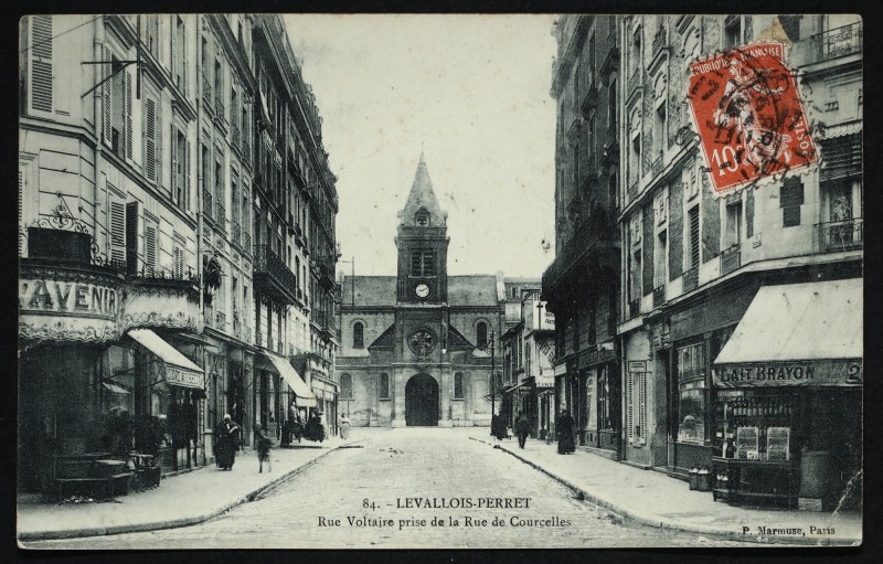 Carte postale ancienne Rue Voltaire prise de la Rue de Courcelles à Levallois-Perret