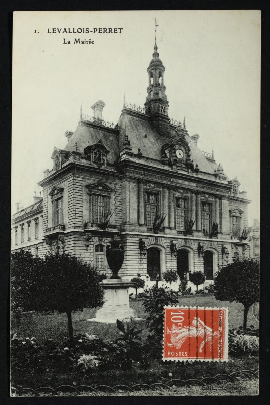 Carte postale ancienne La Mairie à Levallois-Perret