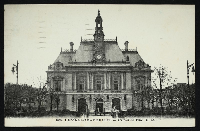 Carte postale ancienne L'Hôtel de Ville à Levallois-Perret