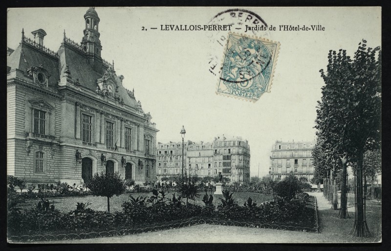 Carte postale ancienne Jardins de l'Hôtel de Ville à Levallois-Perret