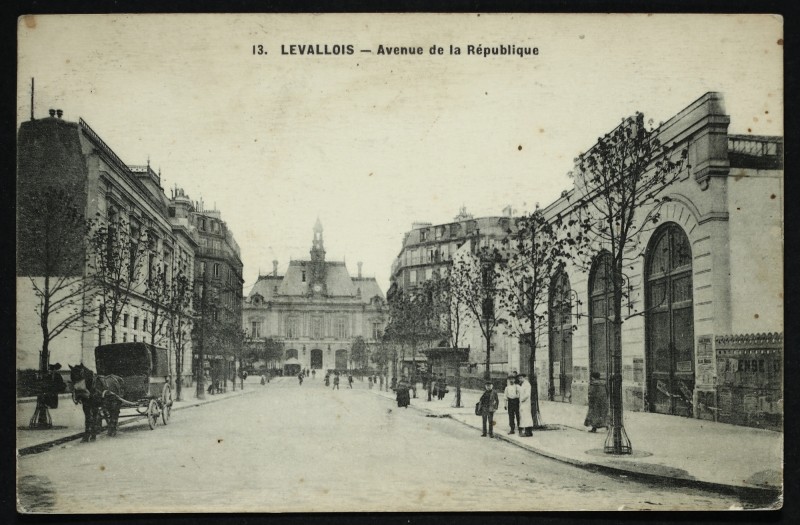 Carte postale ancienne Avenue de la République à Levallois-Perret