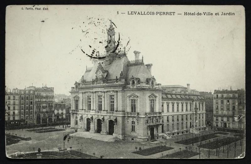 Carte postale ancienne Hôtel de Ville et Jardin à Levallois-Perret