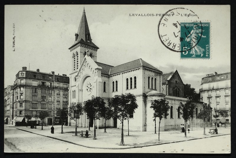 Carte postale ancienne L'Eglise à Levallois-Perret