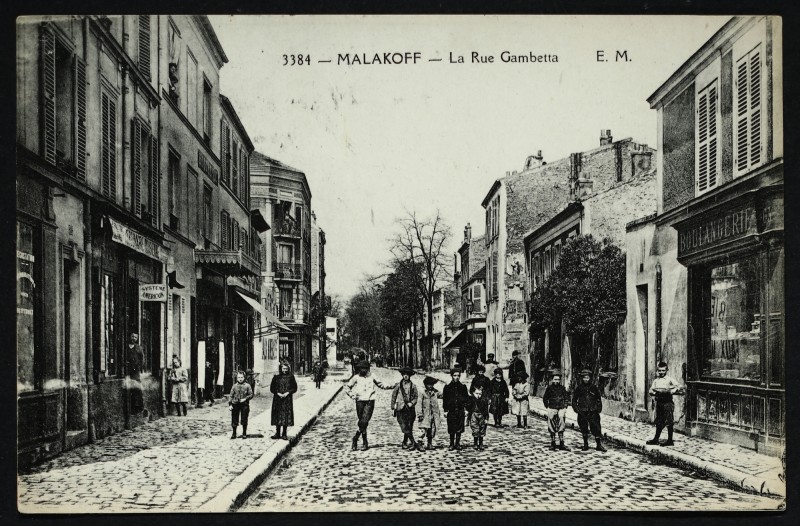 Carte postale ancienne La Rue Gambetta à Malakoff