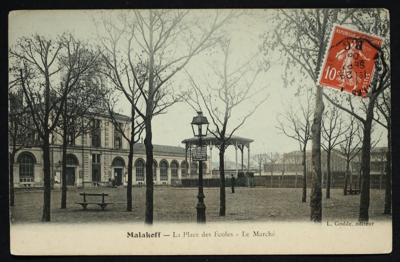 Carte postale ancienne La Place des Ecoles - Le Marché à Malakoff