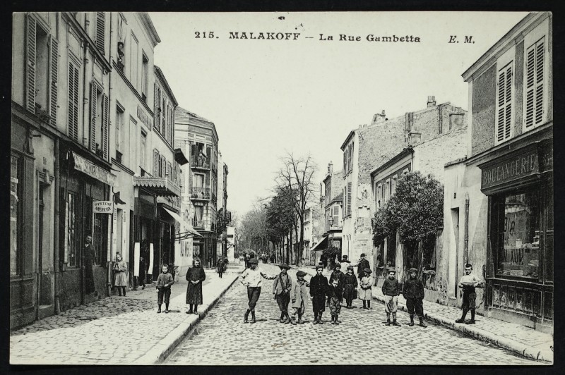 Carte postale ancienne La Rue Gambetta à Malakoff
