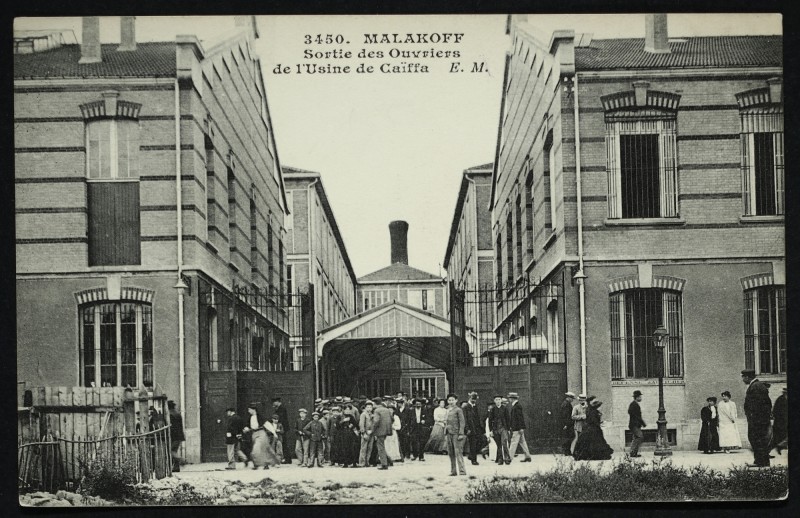 Carte postale ancienne Sortie des Ouvriers de l'Usine Caïffa à Malakoff