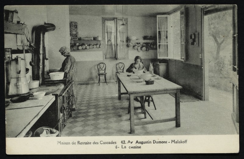 Carte postale ancienne Maison de Retraite des Cascades, 42, av. Augustin Dumont - La cuisine à Malakoff