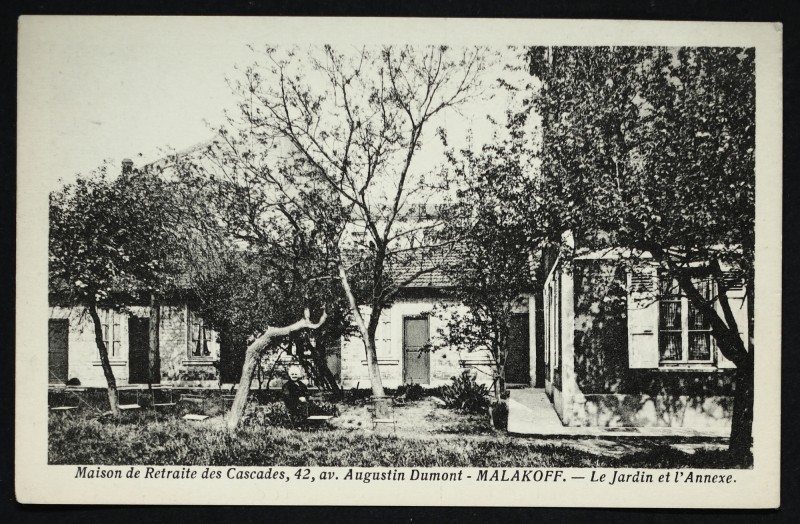 Carte postale ancienne Maison de Retraite des Cascades, 42, av. Augustin Dumont - Le Jardin et l'Annexe à Malakoff