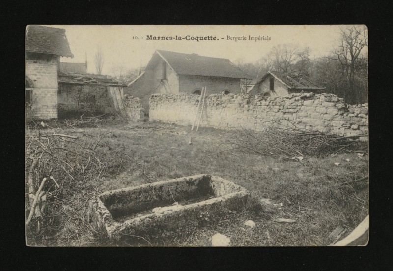 Carte postale ancienne Bergerie Impériale à Marnes-la-Coquette