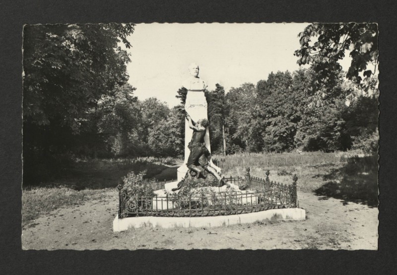 Carte postale ancienne Monument Pasteur à Marnes-la-Coquette