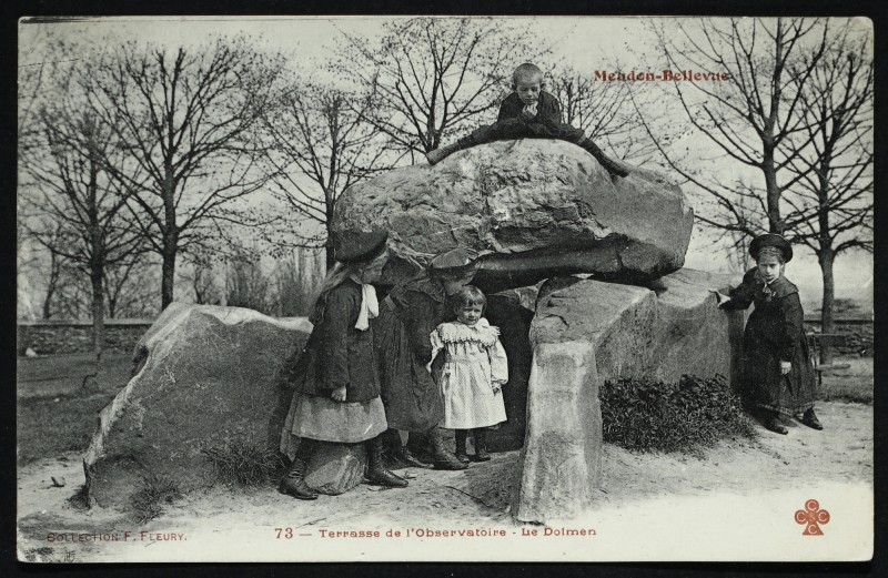 Carte postale ancienne Terrasse de l'Observatoire - Le Dolmen à Meudon