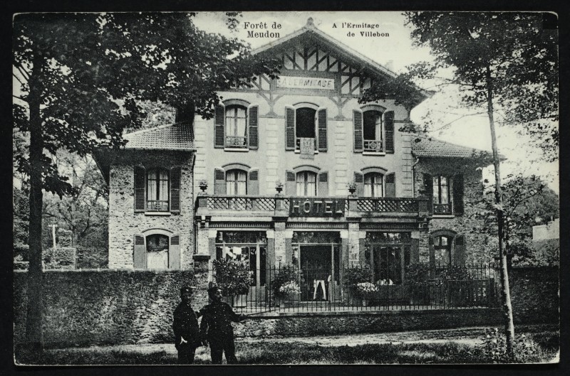 Carte postale ancienne Forêt de Meudon - A l'Ermitage de Villebon à Meudon