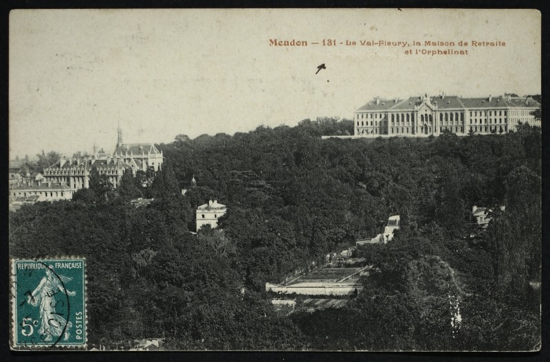 Carte postale ancienne Le Val-Fleury, la Maison de Retraite et l'Orphelinat à Meudon